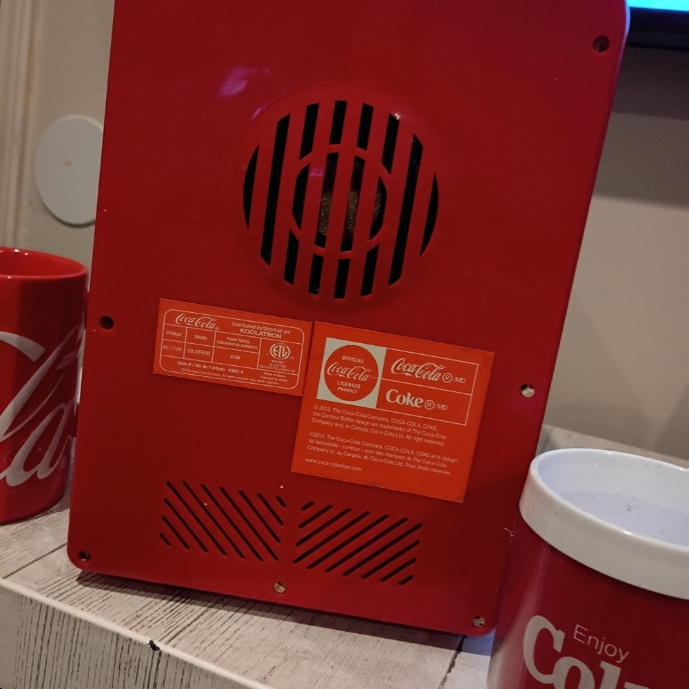 COCA COLA FRIDGE, TOBOGGAN, VINTAGE MUG, NEW MUG LOT - Picture 5 of 9